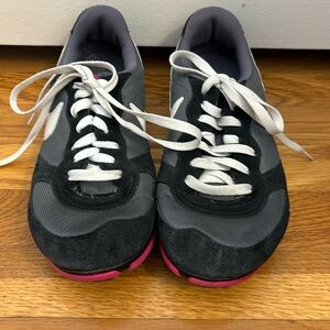 Nike gray/black/fushia walking shoe